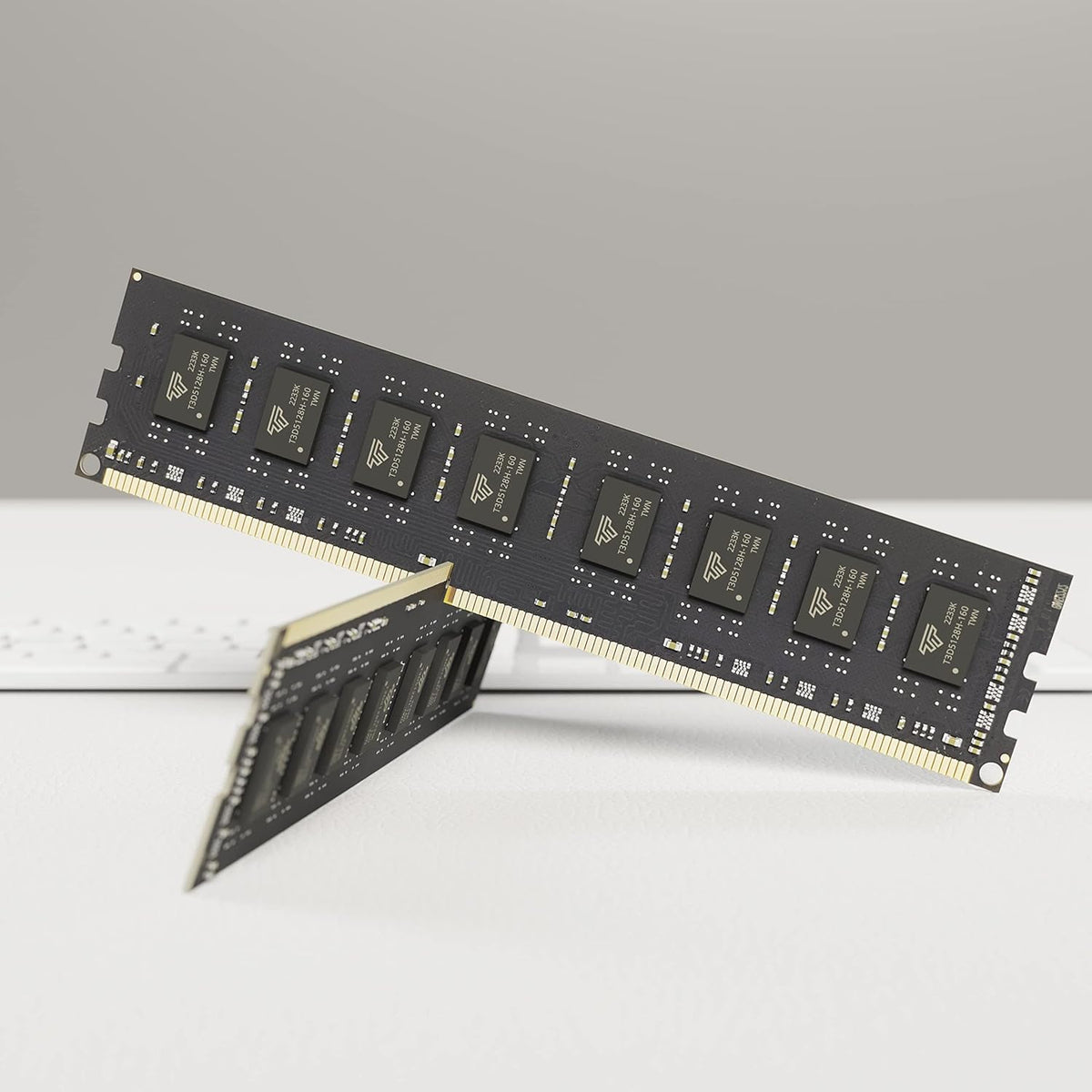 Timetec 16GB (2x8GB) DDR3L / DDR3 1600MHz PC3L-12800 / PC3-12800 Ingen ECC Obuffrad 1,35V / 1,5V CL11 2Rx8 Dual Rank 240 Pin UDIMM Stationär dator RAM-minne (SDRAM) uppgraderingsmodul