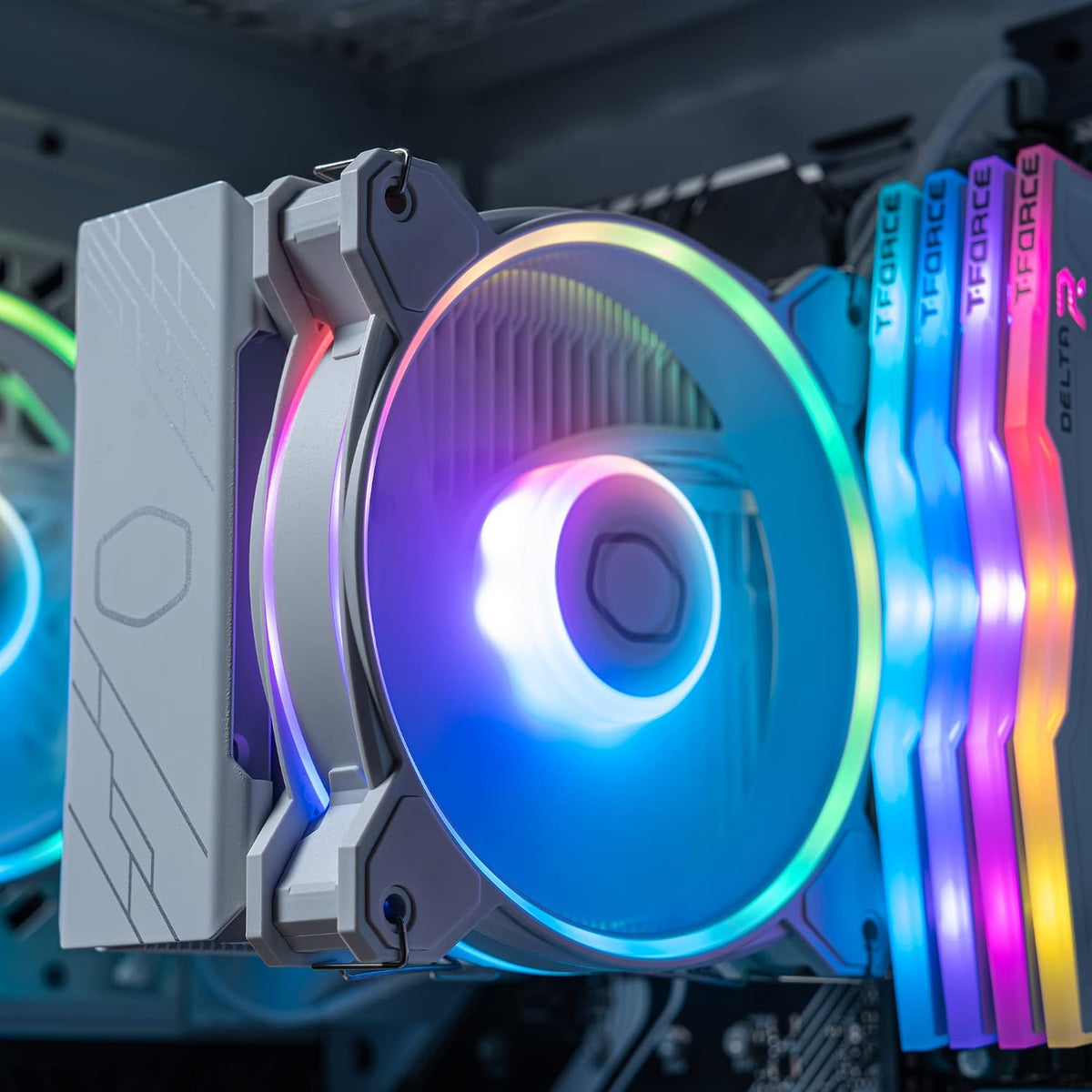 Cooler Master Hyper 212 Black CPU-Luftkylare - Aluminiumfinish, 4 Kontinuerliga Direktkontaktvärmerör, SickleFlow 120 Edge Fläkt, LGA1700 & AM5 Fäste - Svart