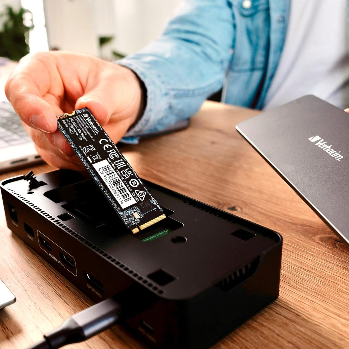 Verbatim Vi560 S3 SSD, intern SSD-enhet med 2 TB datalagring, Solid State Drive med SATA III M.2 2280 och 3D NAND-teknik, svart, perfekt för bärbar dator och Ultrabook