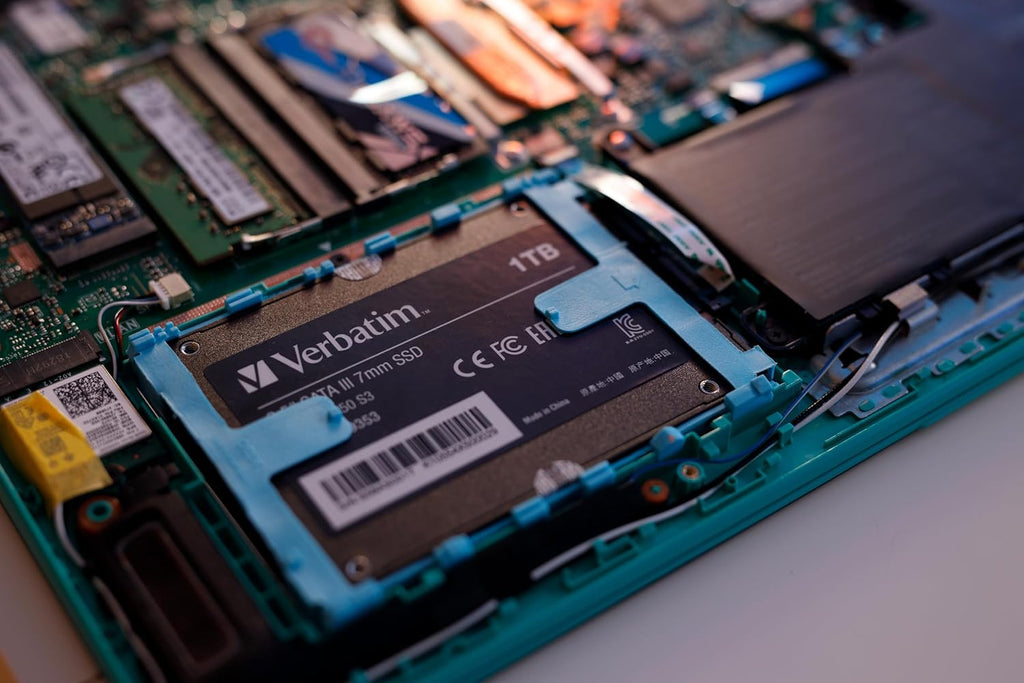 Verbatim Vi560 S3 SSD, intern SSD-enhet med 2 TB datalagring, Solid State Drive med SATA III M.2 2280 och 3D NAND-teknik, svart, perfekt för bärbar dator och Ultrabook