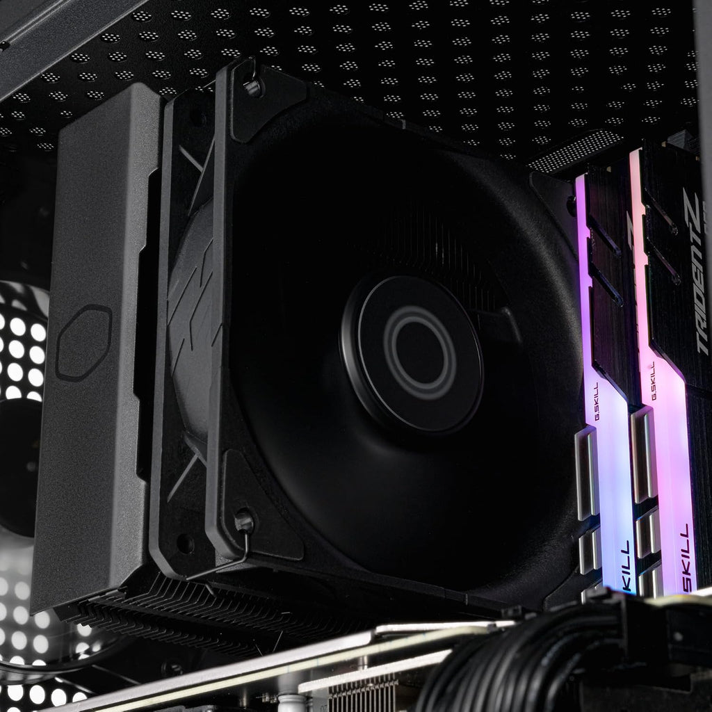 Cooler Master Hyper 212 Black CPU-Luftkylare - Aluminiumfinish, 4 Kontinuerliga Direktkontaktvärmerör, SickleFlow 120 Edge Fläkt, LGA1700 & AM5 Fäste - Svart