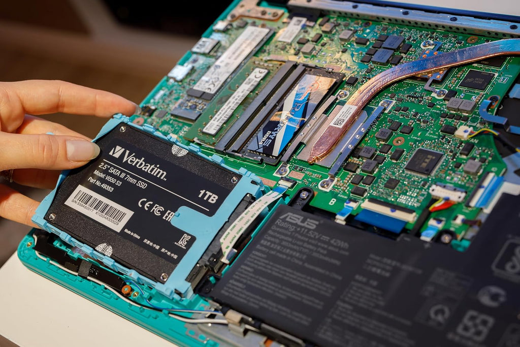 Verbatim Vi560 S3 SSD, intern SSD-enhet med 2 TB datalagring, Solid State Drive med SATA III M.2 2280 och 3D NAND-teknik, svart, perfekt för bärbar dator och Ultrabook