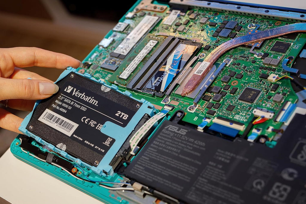 Verbatim Vi560 S3 SSD, intern SSD-enhet med 2 TB datalagring, Solid State Drive med SATA III M.2 2280 och 3D NAND-teknik, svart, perfekt för bärbar dator och Ultrabook