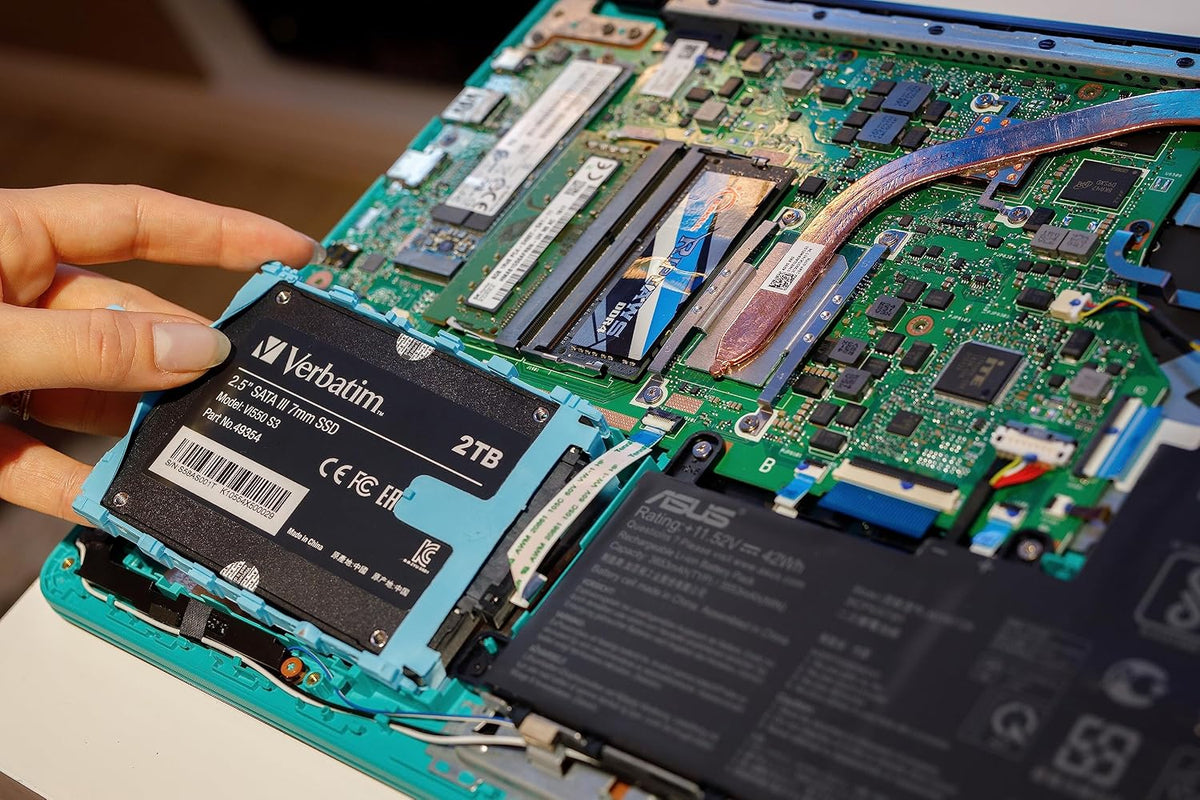 Verbatim Vi560 S3 SSD, intern SSD-enhet med 2 TB datalagring, Solid State Drive med SATA III M.2 2280 och 3D NAND-teknik, svart, perfekt för bärbar dator och Ultrabook